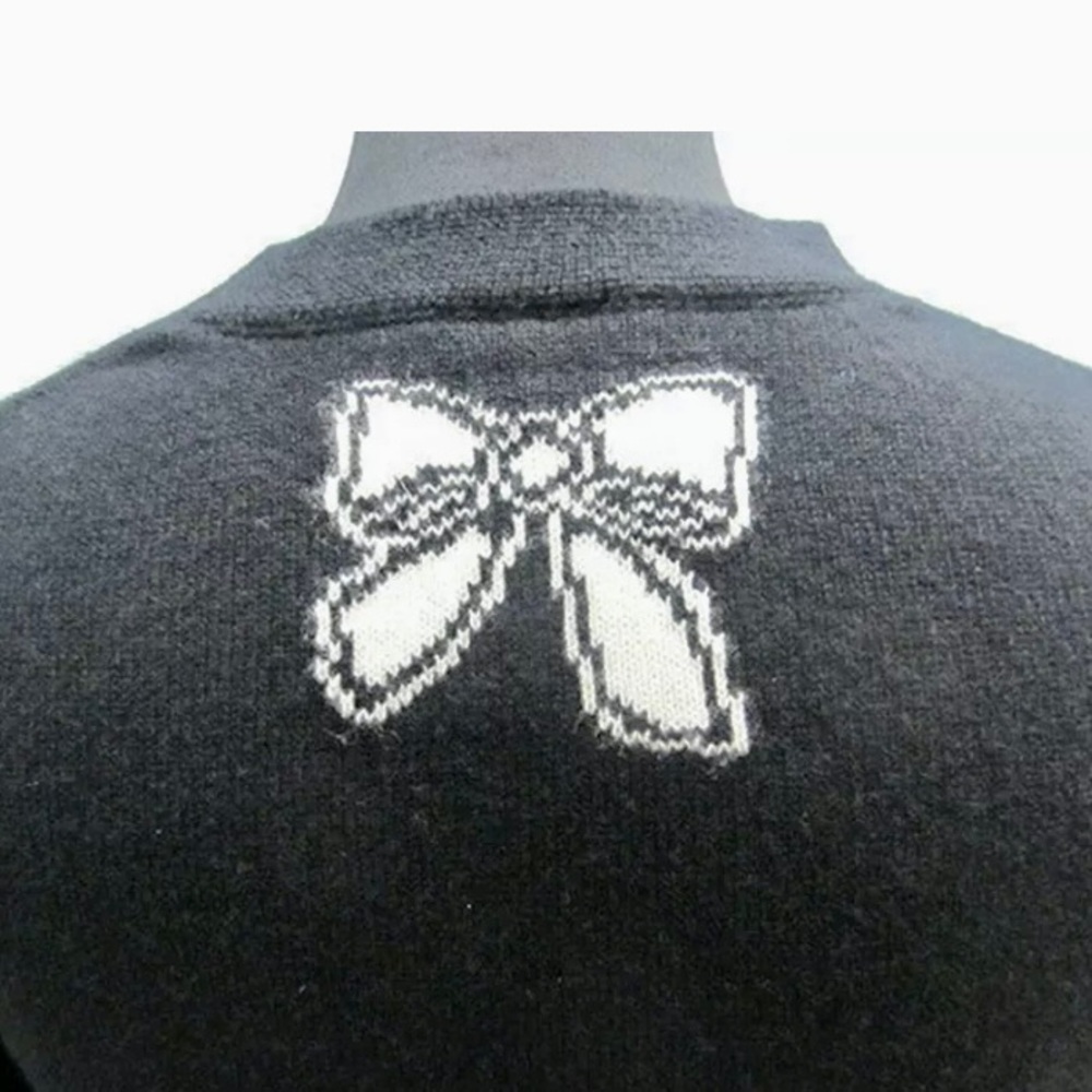 SOLD Chanel Cashmere Sweater. - Picture 5 of 7